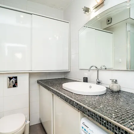 Spacious Two Bedroom