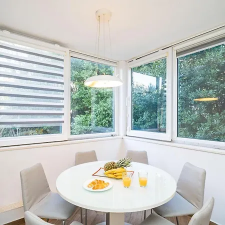 Spacious Two Bedroom Apartment Dubrovnik
