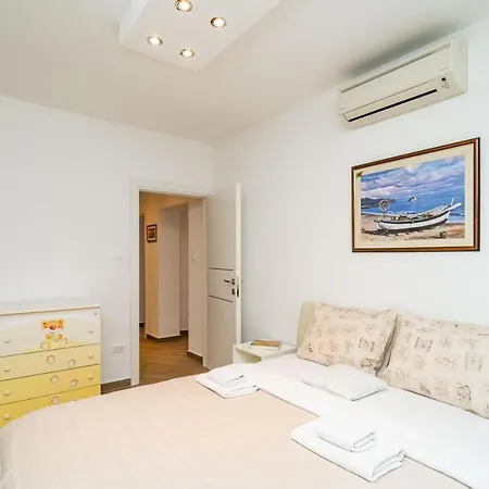 Spacious Two Bedroom Apartament Dubrownik