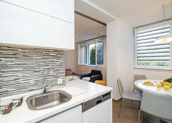 شقة Spacious Two Bedroom *