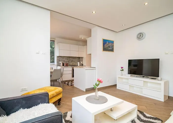 شقة Spacious Two Bedroom *