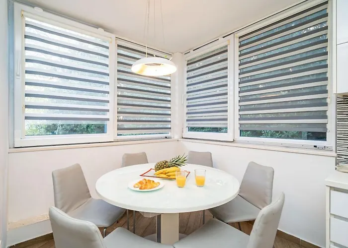 Spacious Two Bedroom * دوبروفينك