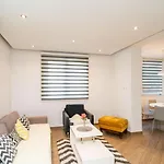 Spacious Two Bedroom Daire *
