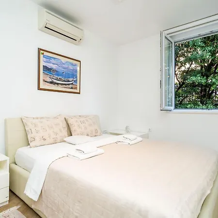 Daire Spacious Two Bedroom Dubrovnik