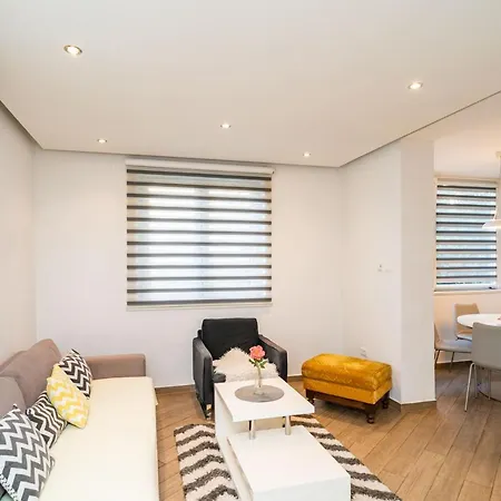 Spacious Two Bedroom 아파트 *