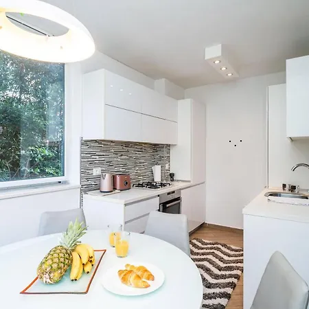 Spacious Two Bedroom 두브로브니크